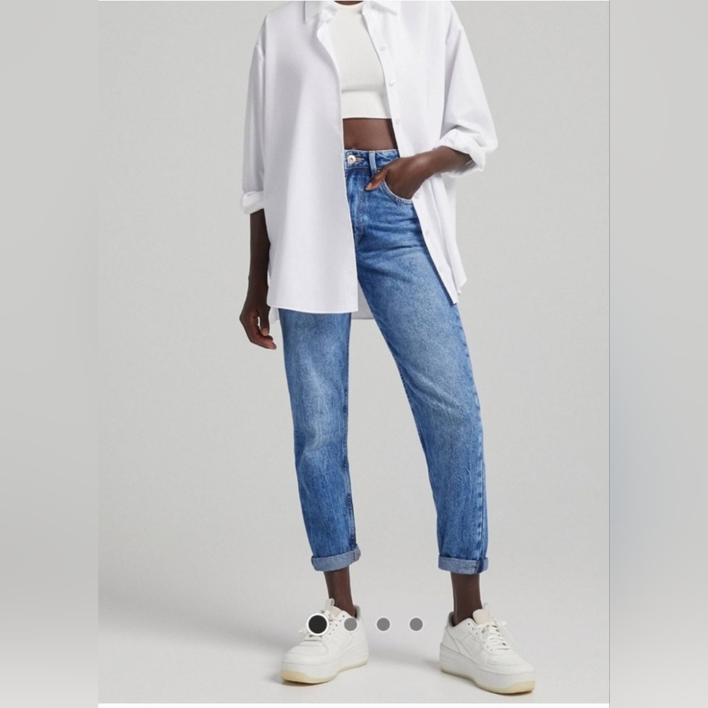 Bershka women's sz. 4 mom Jean high waisted relaxed fit